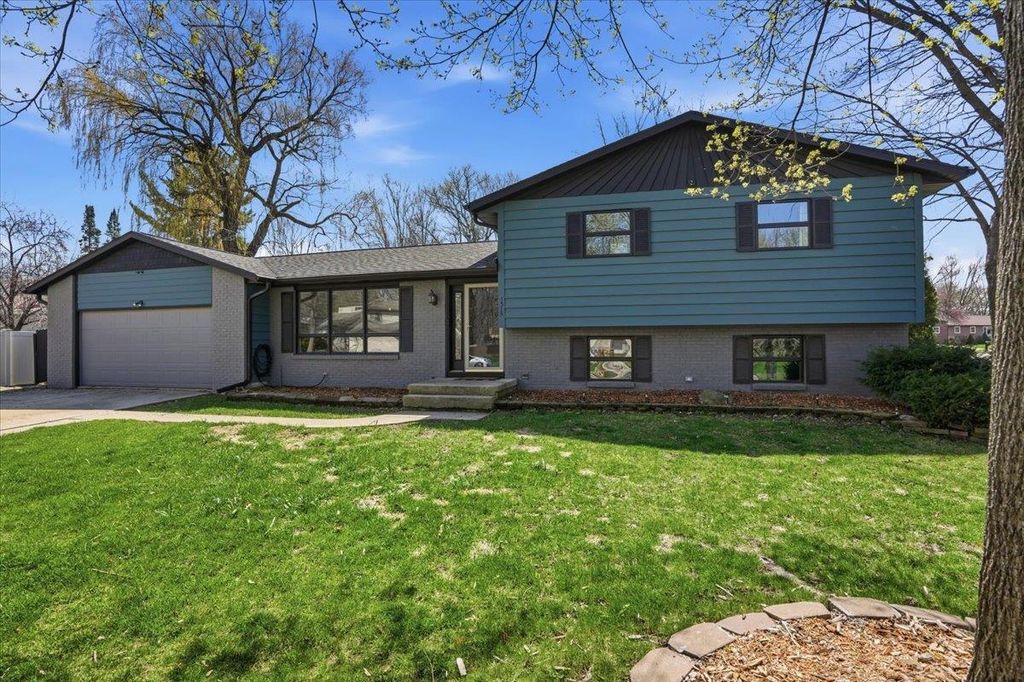 Photo of 1515 Calico LANE, Sun Prairie, WI 53590 (MLS # 2020799)