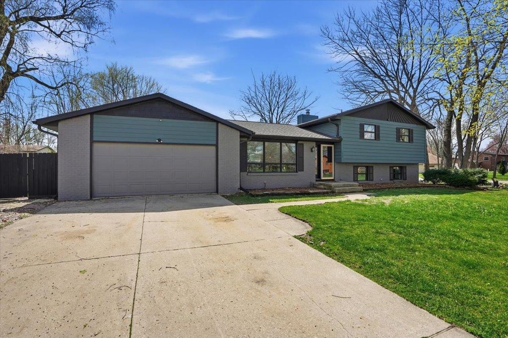 Photo of 1515 Calico LANE, Sun Prairie, WI 53590 (MLS # 2020799)