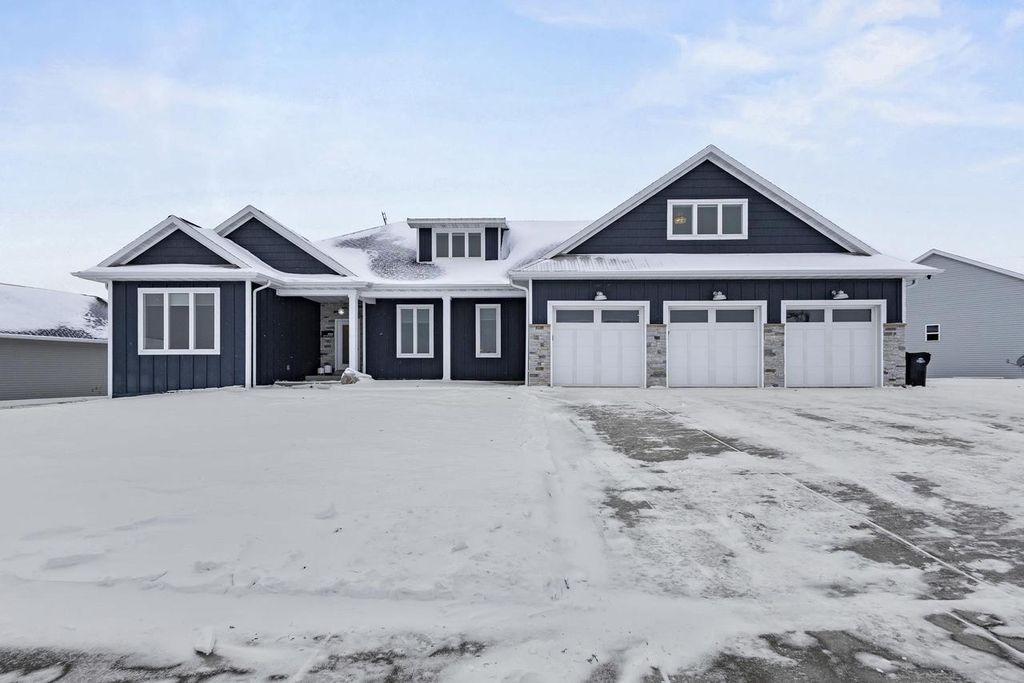 Photo of 1725 Red Oak STREET, Green Bay, WI 54313 (MLS # 50318991)