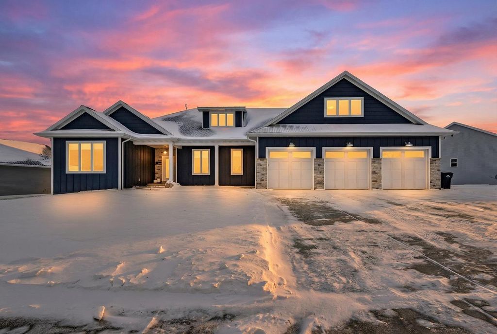 Photo of 1725 Red Oak STREET, Green Bay, WI 54313 (MLS # 50318991)