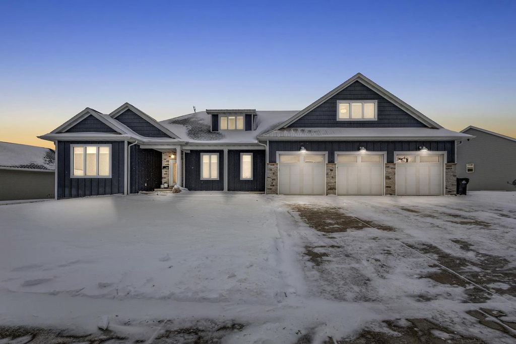 Photo of 1725 Red Oak STREET, Green Bay, WI 54313 (MLS # 50318991)