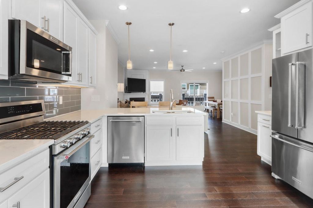 Photo of 170 3rd AVENUE, Fontana, WI 53125 (MLS # 1947895)