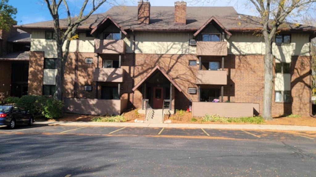 Photo of 10 Maple Wood LANE #11, Madison, WI 53704 (MLS # 2034987)