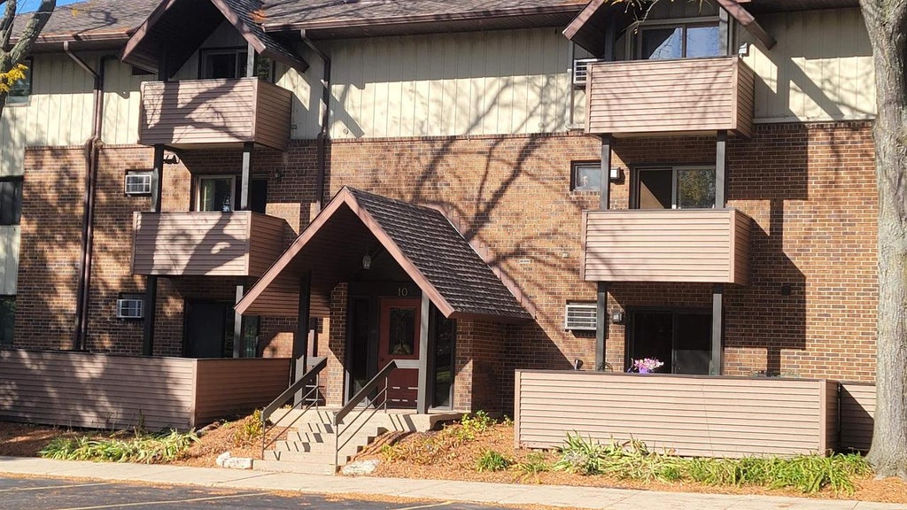 Photo of 10 Maple Wood LANE #11, Madison, WI 53704 (MLS # 2034987)
