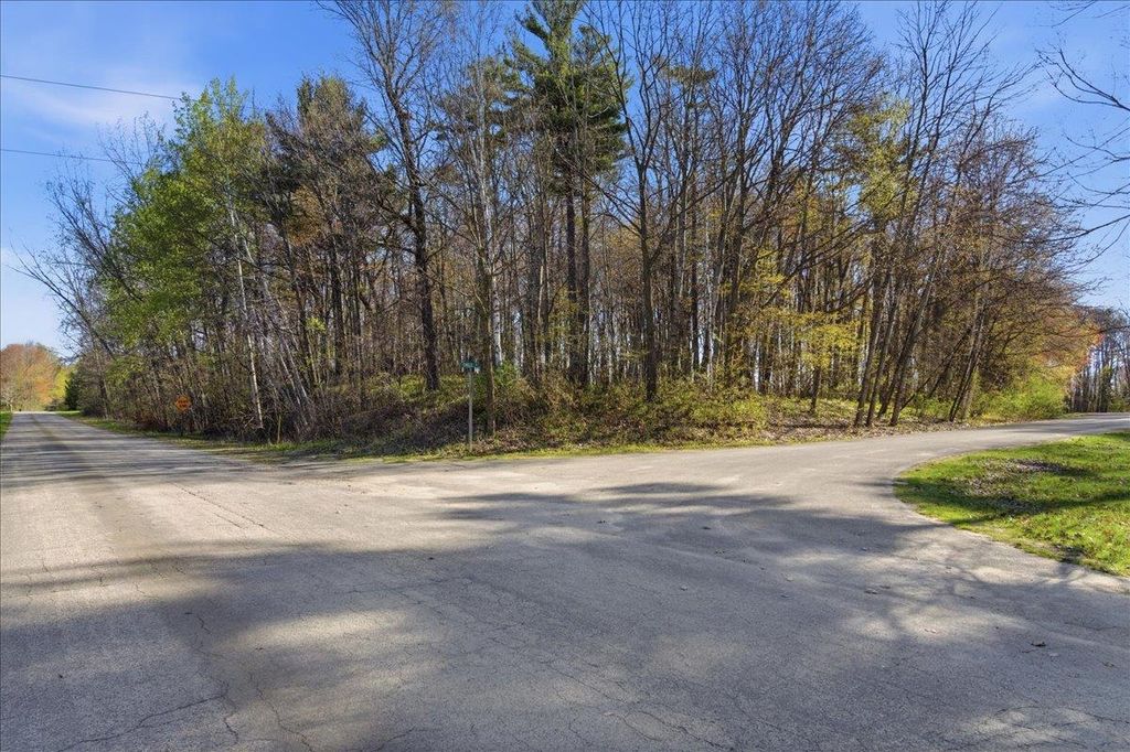 Photo of Circle ROAD, Luxemburg, WI 54217 (MLS # 50325028)