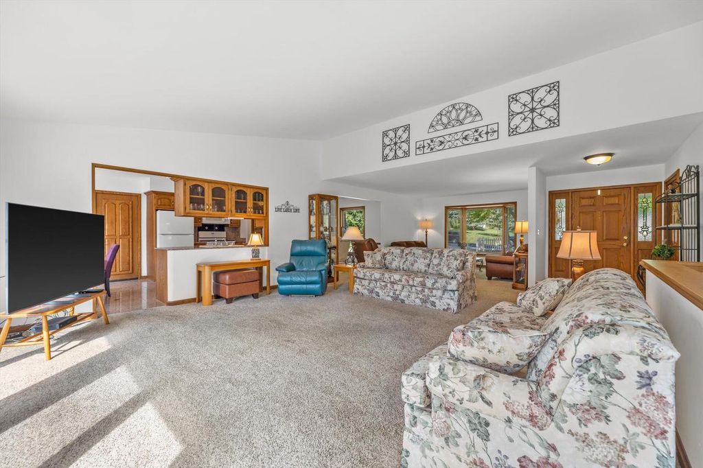 Photo of N61W16085 Hawthorne DRIVE, Menomonee Falls, WI 53051 (MLS # 1938300)