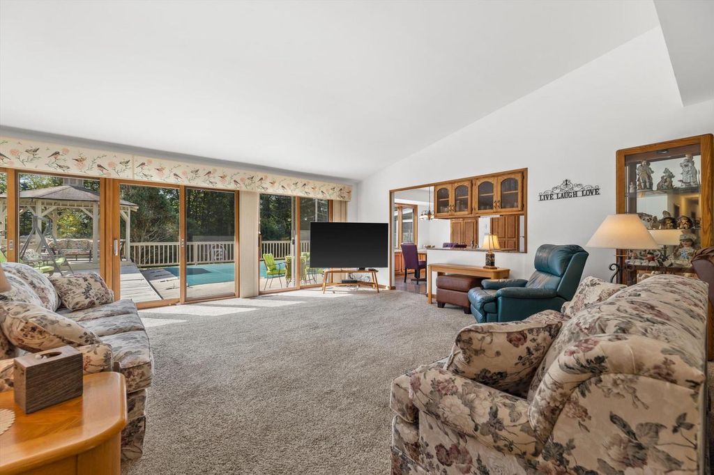 Photo of N61W16085 Hawthorne DRIVE, Menomonee Falls, WI 53051 (MLS # 1938300)