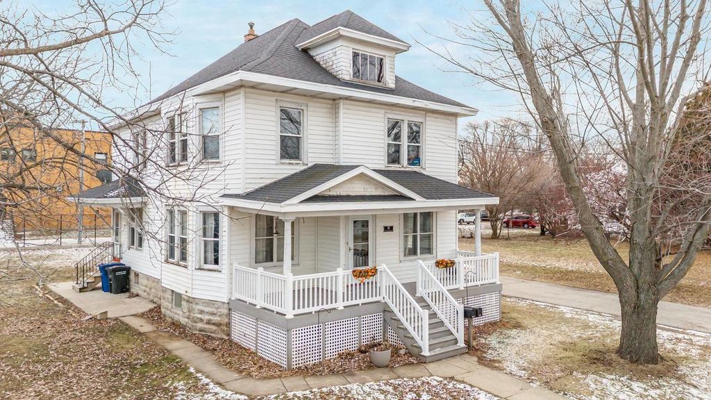 Photo of 717 W South Park AVENUE, Oshkosh, WI 54904 (MLS # 50320446)