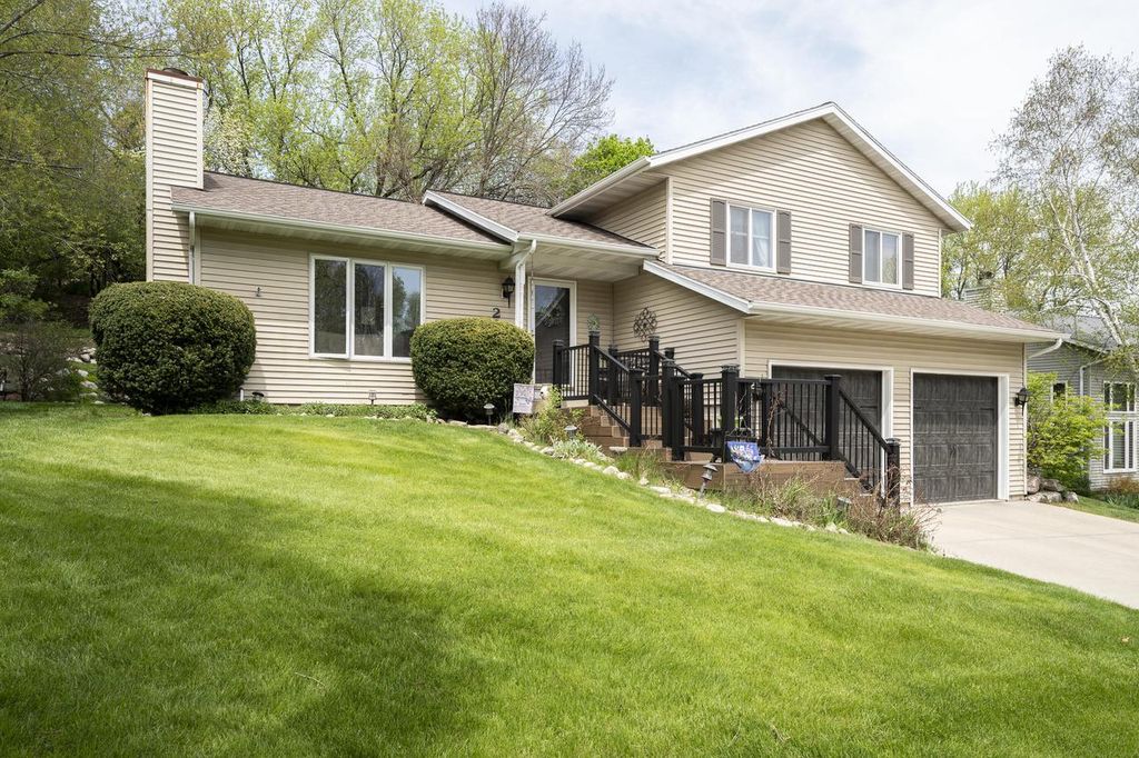 Photo of 204 Cambridge AVENUE, Waukesha, WI 53188 (MLS # 1960778)