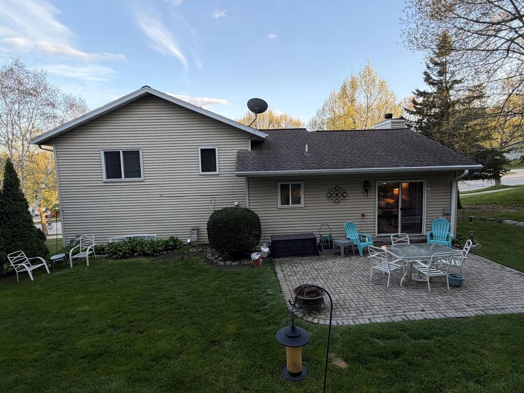 Photo of 204 Cambridge AVENUE, Waukesha, WI 53188 (MLS # 1960778)