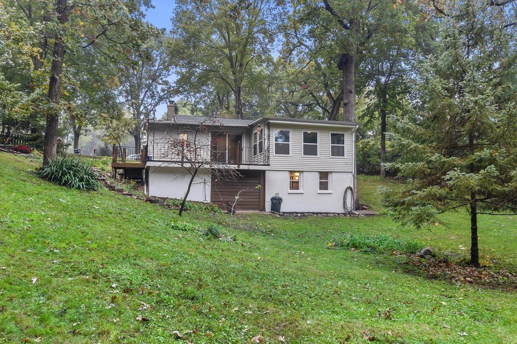 Photo of N6830 Tippecanoe TRAIL, Elkhorn, WI 53121 (MLS # 1982188)