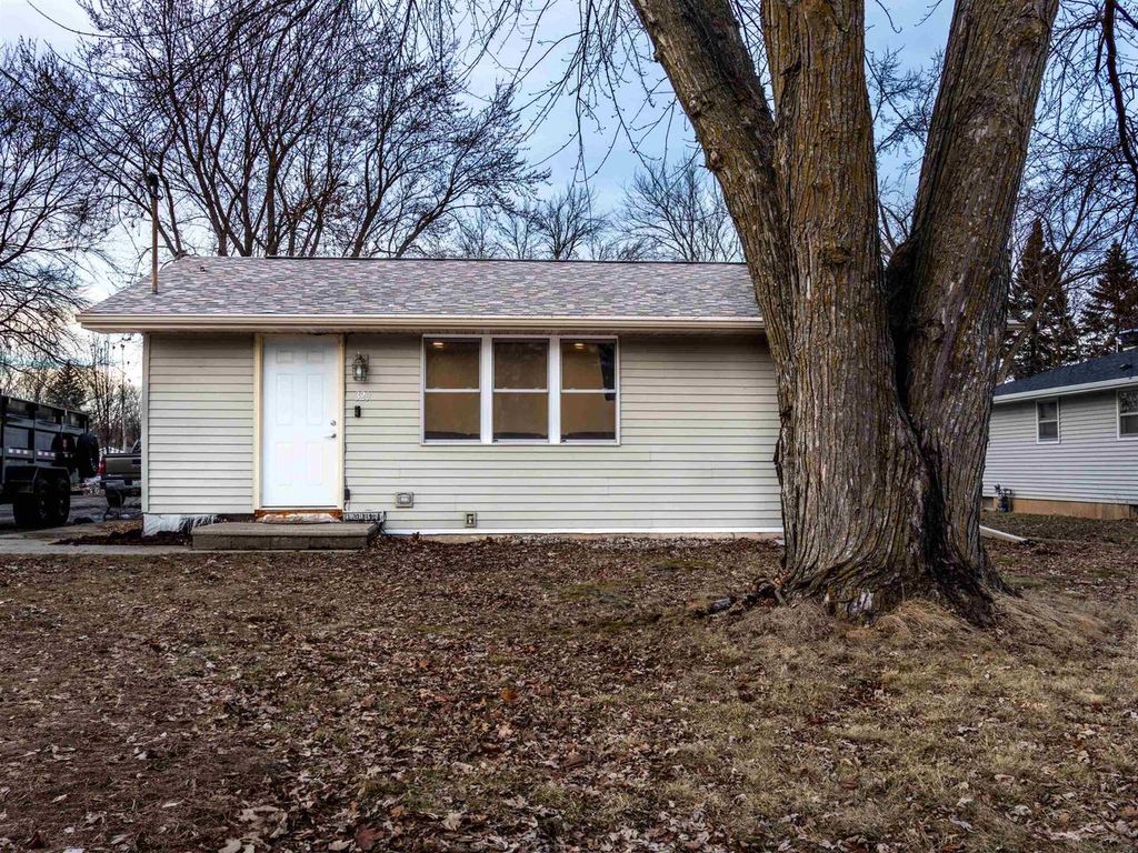 Photo of 329 E Green Bay STREET, Pulaski, WI 54162 (MLS # 50321383)