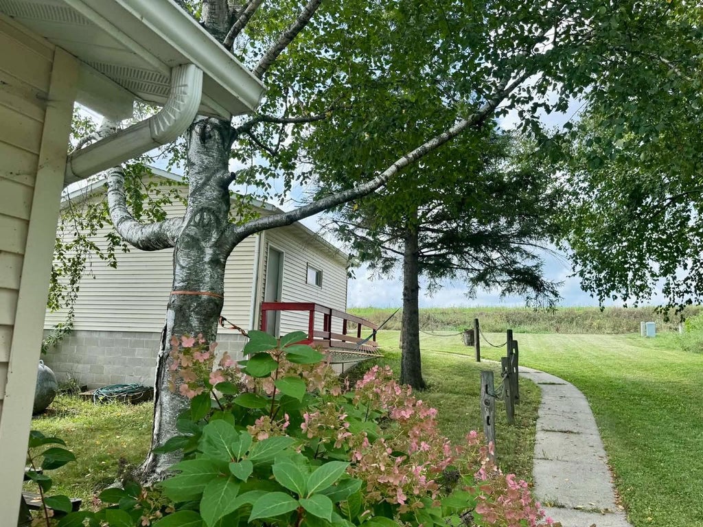 Photo of N9384 Idlehour DRIVE, Randolph, WI 53956 (MLS # 2031870)