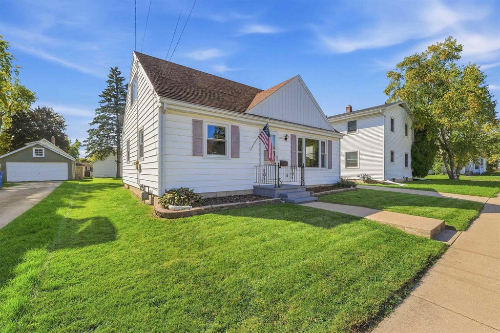 Photo of 855 W 12th AVENUE, Oshkosh, WI 54902 (MLS # 50334023)