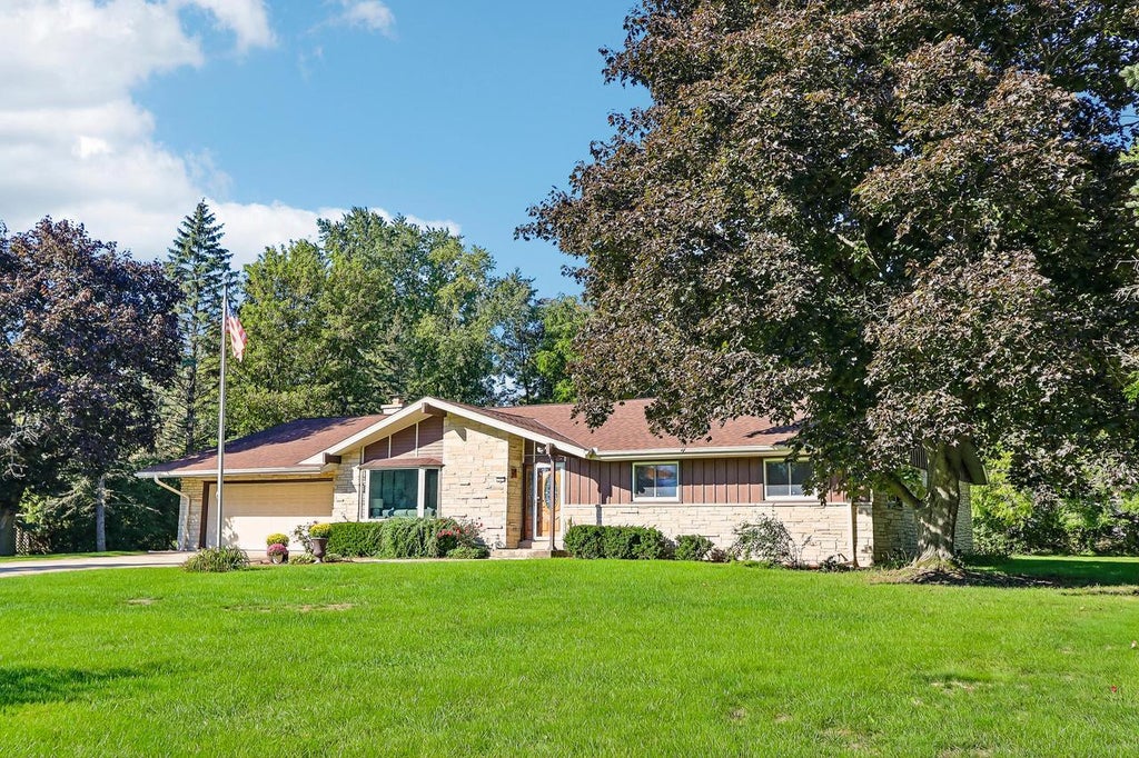 Photo of 1555 Valley Ridge DRIVE, Brookfield, WI 53005 (MLS # 1980749)
