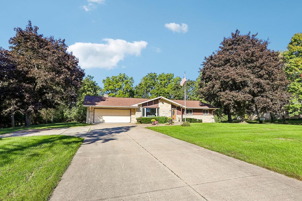 Photo of 1555 Valley Ridge DRIVE, Brookfield, WI 53005 (MLS # 1980749)