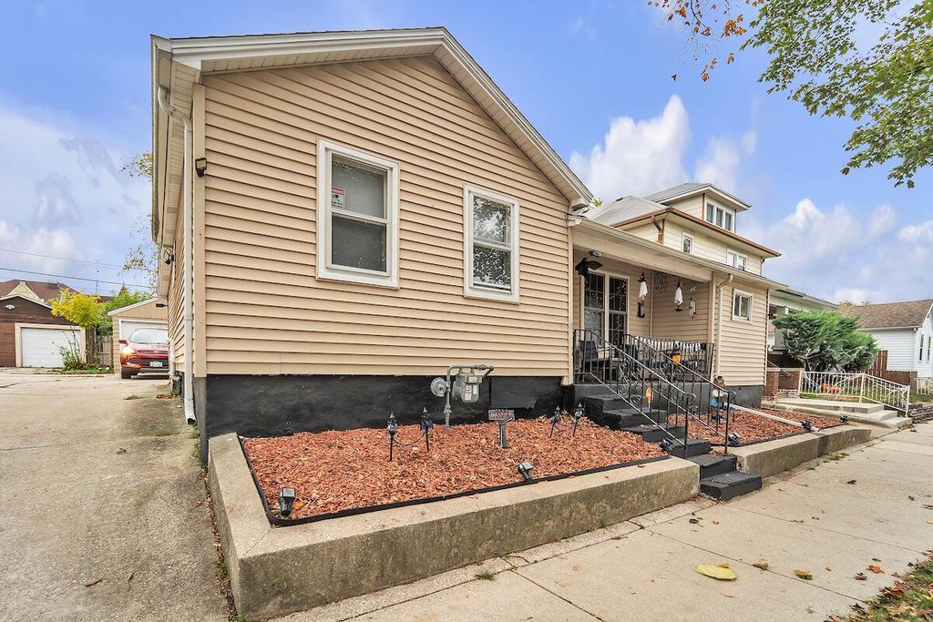 Photo of 1423 Erie STREET, Racine, WI 53402 (MLS # 1941929)