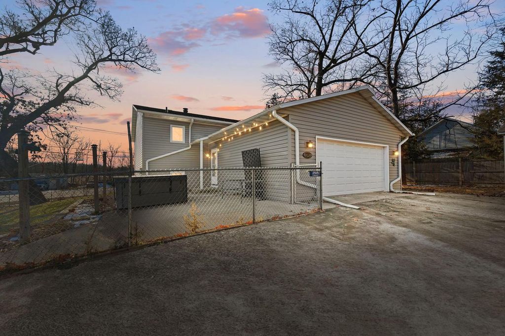 Photo of 2505 E Lake Shore DRIVE, Twin Lakes, WI 53181 (MLS # 1945710)