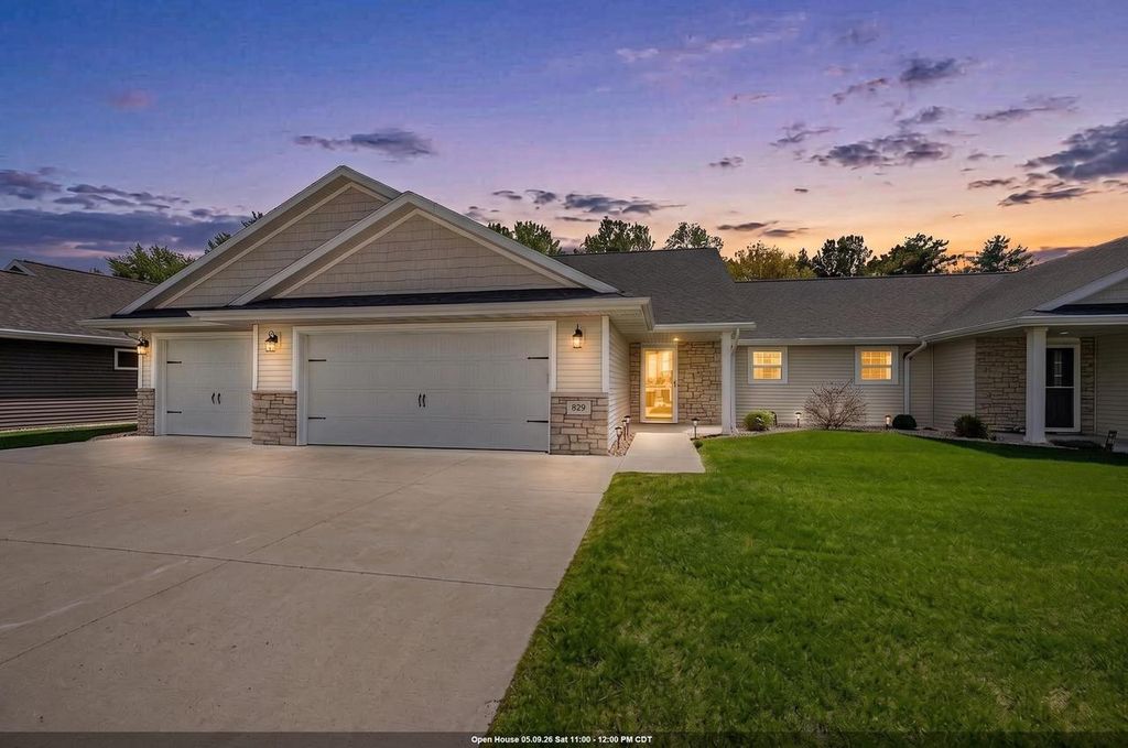 Photo of 829 Sharon LANE, Pulaski, WI 54162 (MLS # 50324996)