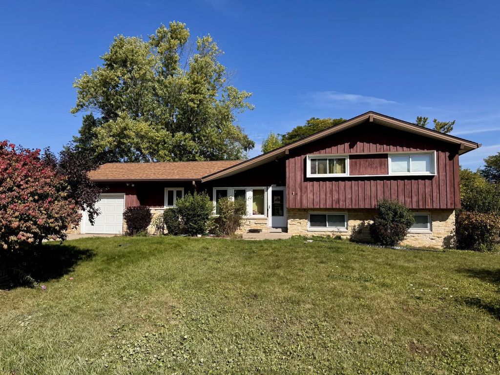 Photo of 5406 W Portage AVENUE, Milwaukee, WI 53223 (MLS # 1938593)