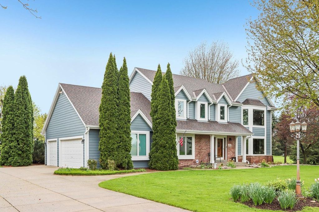 Photo of N53W26727 Arrowhead DRIVE, Pewaukee, WI 53072 (MLS # 1959095)