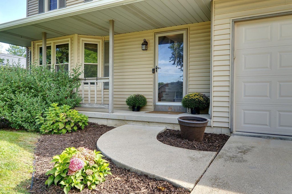 Photo of 3205 CLOVE DRIVE, Madison, WI 53704 (MLS # 2032496)