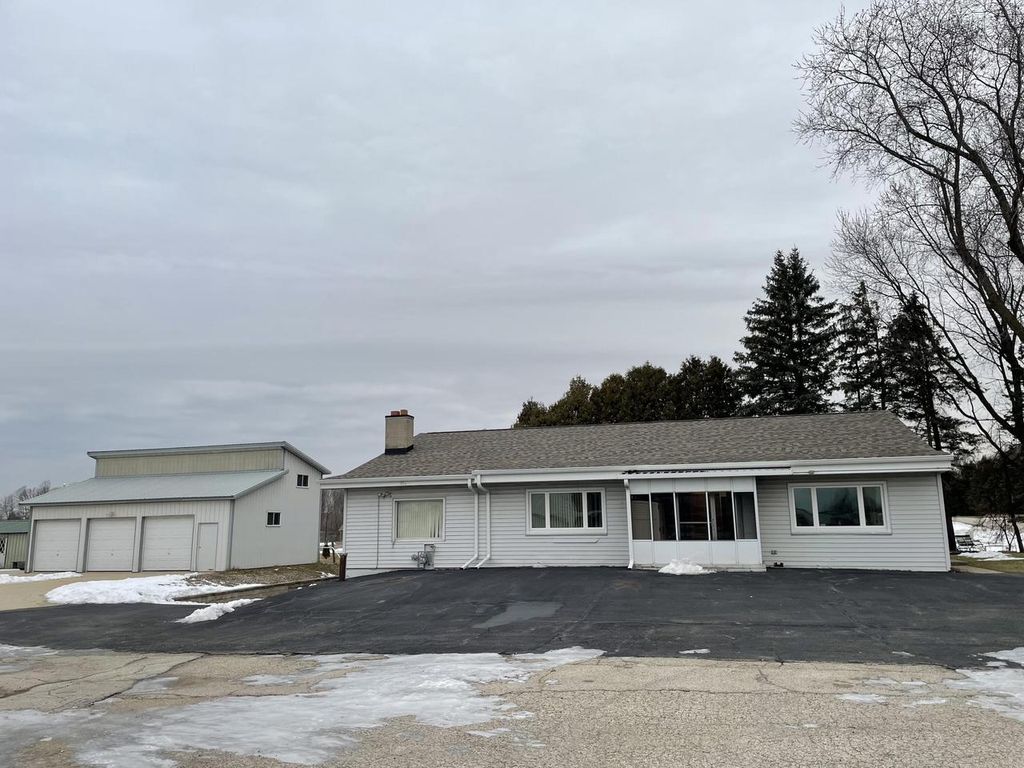 Photo of 3555 Hillside ROAD, Slinger, WI 53086 (MLS # 1935439)