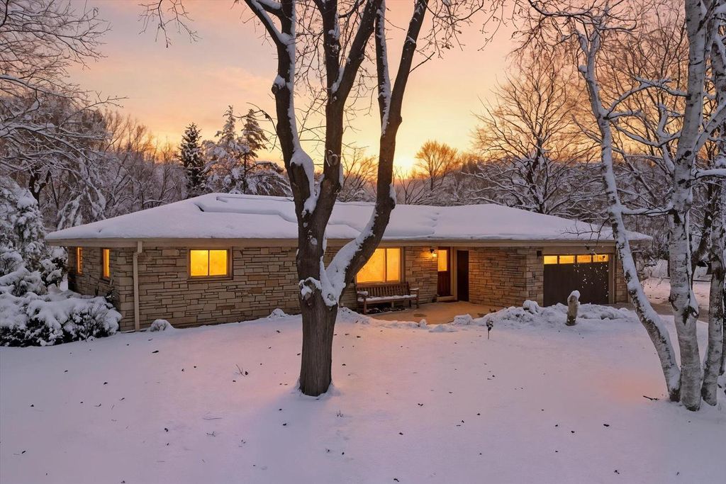 Photo of 1420 W Larkspur LANE, River Hills, WI 53217 (MLS # 1943694)