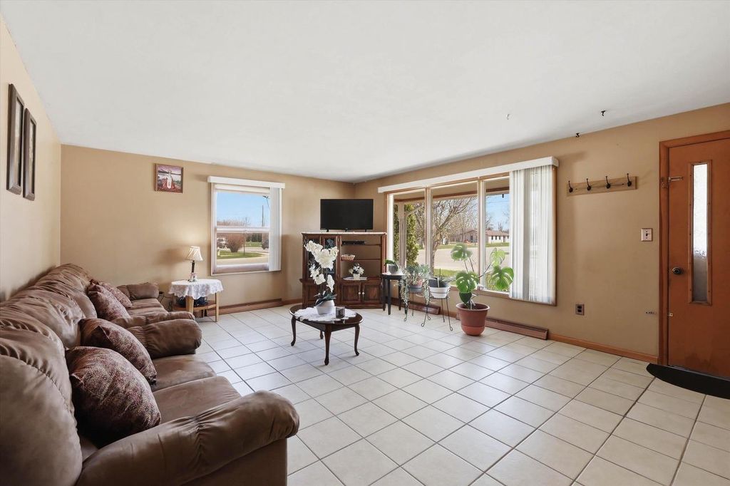 Photo of 831 N Danz AVENUE, Green Bay, WI 54302 (MLS # 50324040)