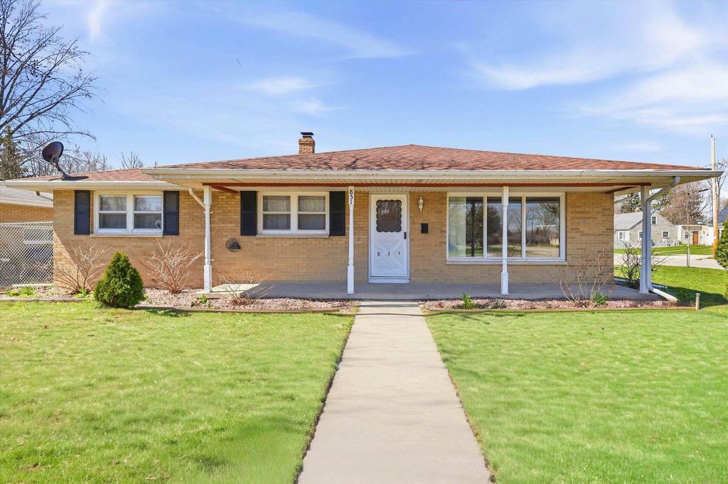 Photo of 831 N Danz AVENUE, Green Bay, WI 54302 (MLS # 50324040)