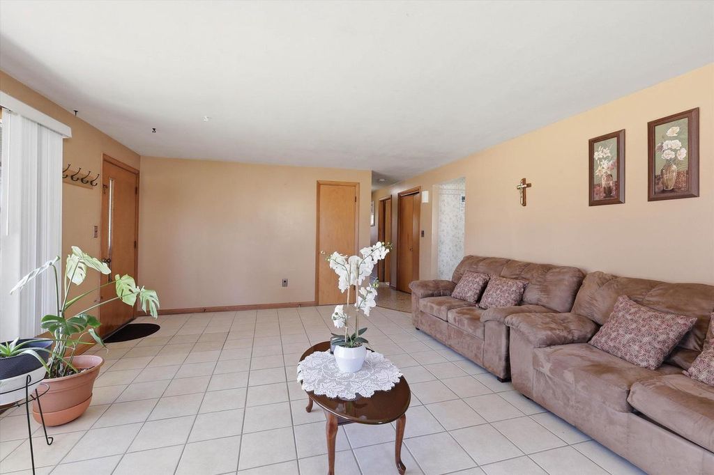 Photo of 831 N Danz AVENUE, Green Bay, WI 54302 (MLS # 50324040)