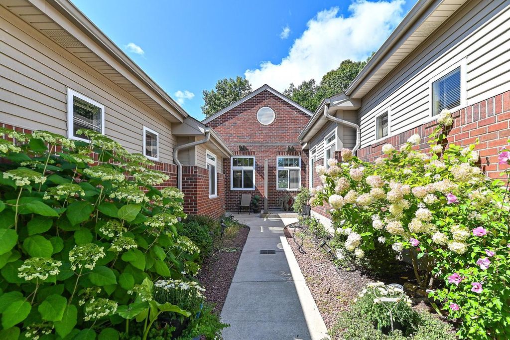 Photo of 18415 W Wisconsin AVENUE, Brookfield, WI 53045 (MLS # 1939183)