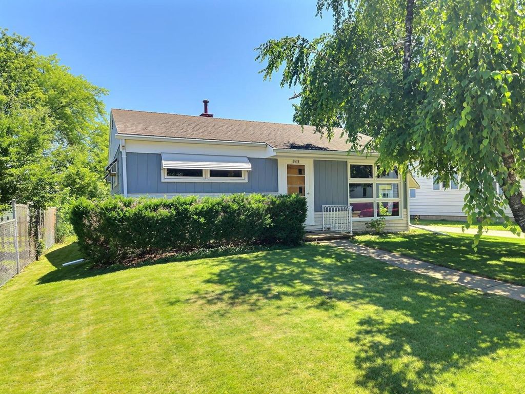 Photo of 1614 Arizona STREET, Oshkosh, WI 54902 (MLS # 50329112)