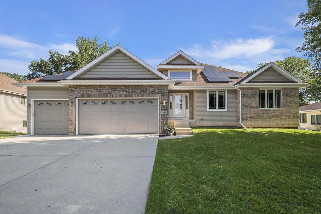 Photo of 308 Skyland WAY, Deerfield, WI 53531 (MLS # 2026800)