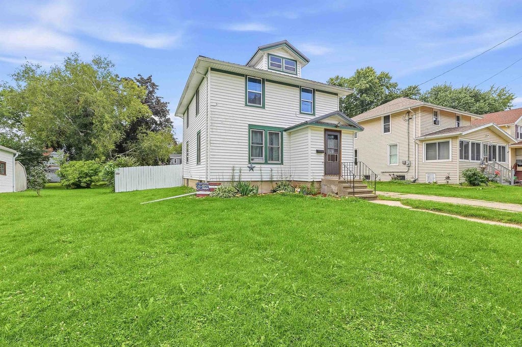 Photo of 117 W Burnett STREET, Beaver Dam, WI 53916 (MLS # 2030945)