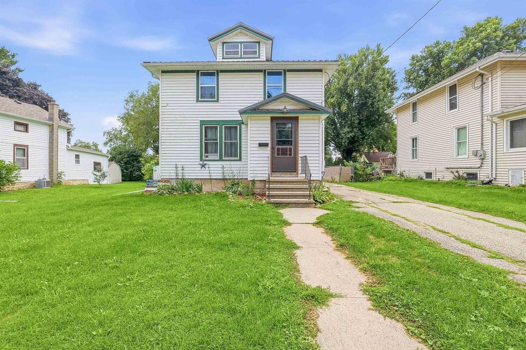 Photo of 117 W Burnett STREET, Beaver Dam, WI 53916 (MLS # 2030945)