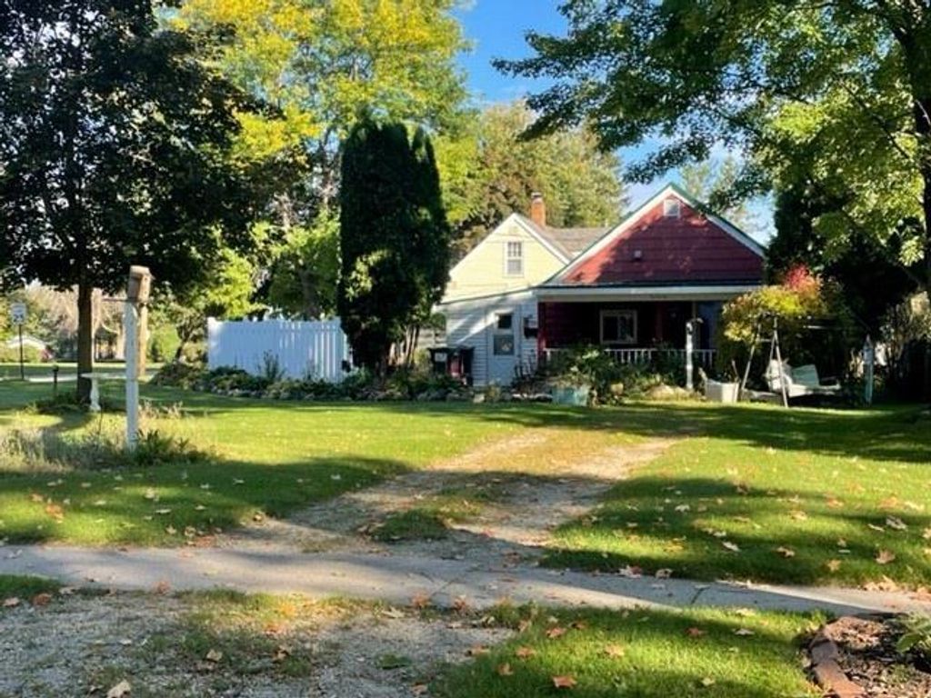 Photo of 1617 S 88th STREET, West Allis, WI 53214 (MLS # 1944523)