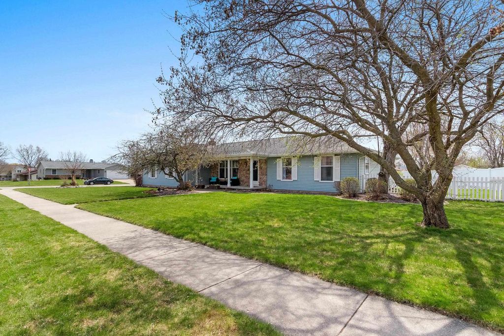 Photo of 1764 Highview STREET, De Pere, WI 54115 (MLS # 50324252)