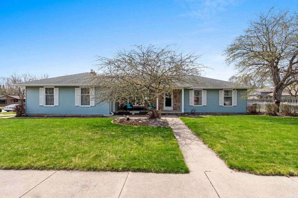 Photo of 1764 Highview STREET, De Pere, WI 54115 (MLS # 50324252)