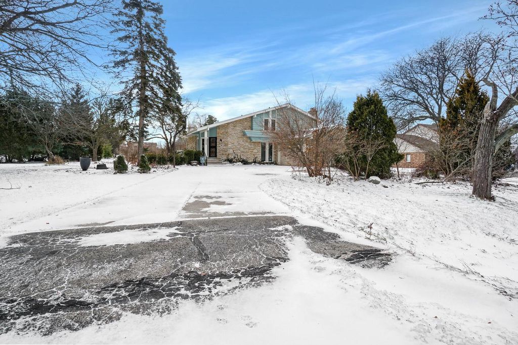 Photo of 1523 W Liebau ROAD, Mequon, WI 53092 (MLS # 1946233)