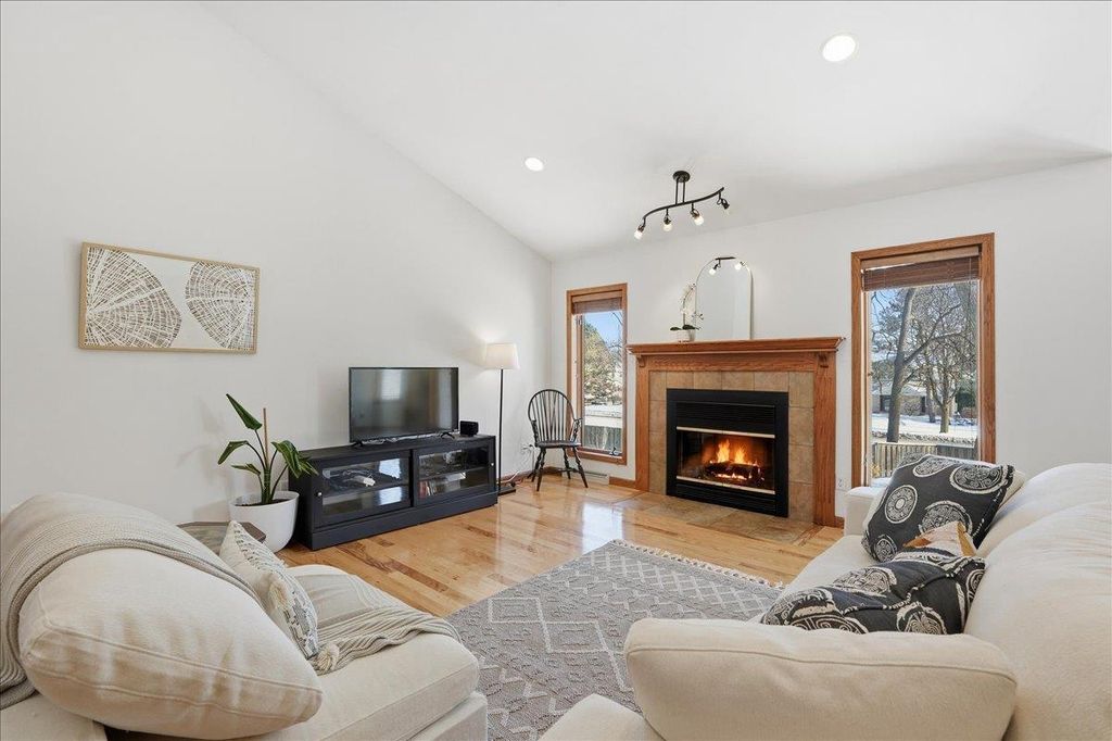 Photo of 925 S Holt CIRCLE, Madison, WI 53719 (MLS # 2013780)