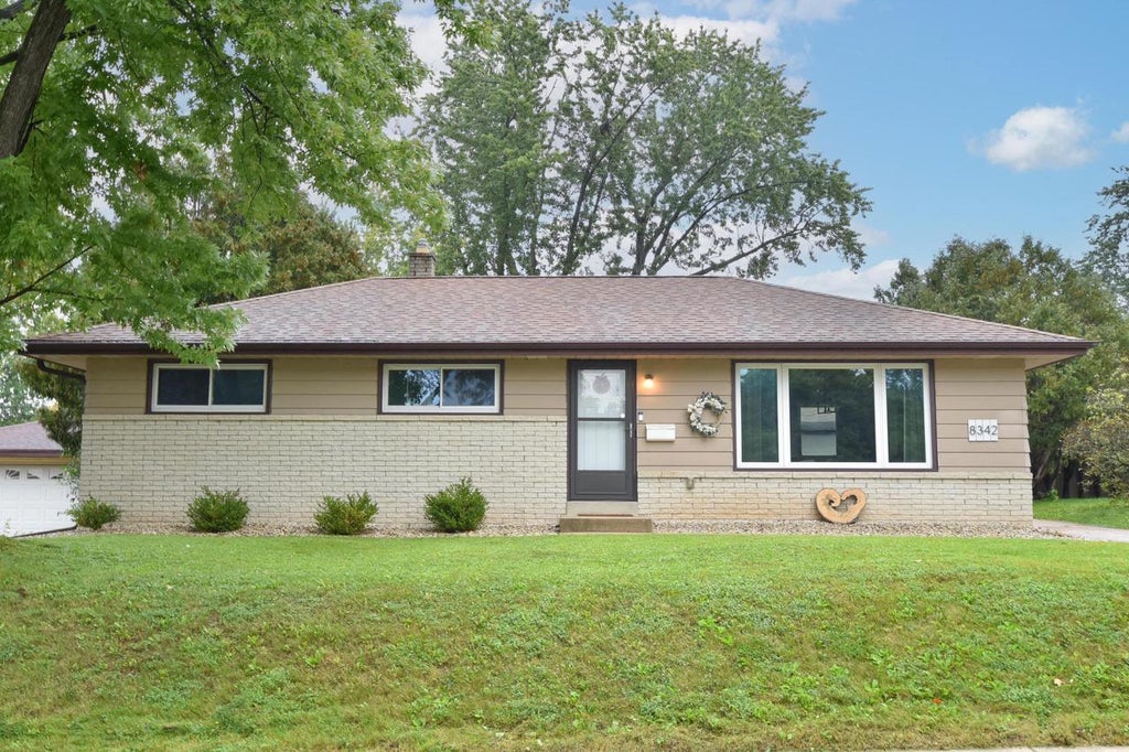 Photo of W150N8342 Saxony DRIVE, Menomonee Falls, WI 53051 (MLS # 1982560)
