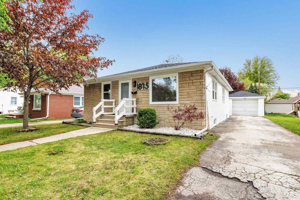 Photo of 1875 Smith STREET, Green Bay, WI 54302 (MLS # 50325826)