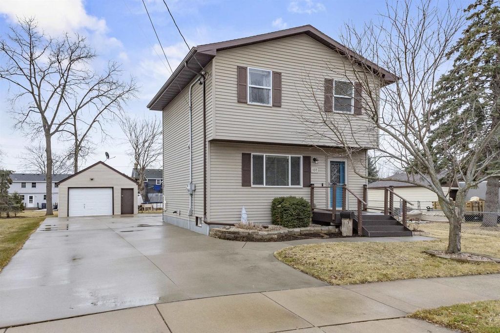 Photo of 137 Gruenwald AVENUE, Neenah, WI 54956 (MLS # 50321917)