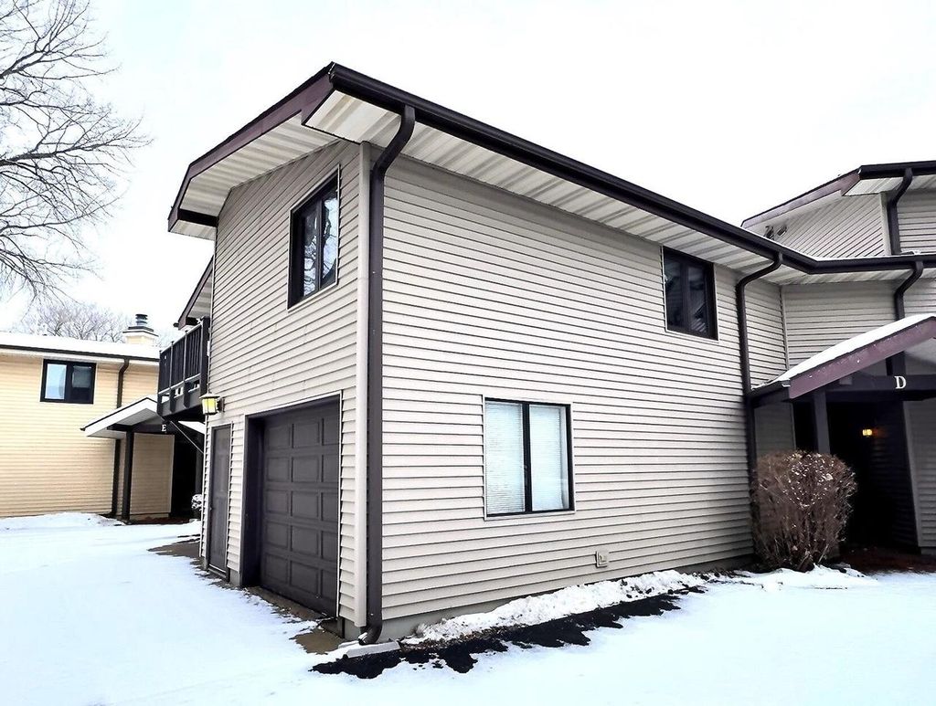 Photo of 450 N Campbell ROAD #D3, Oshkosh, WI 54902 (MLS # 50320831)