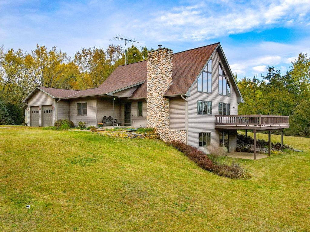 Photo of N5568 Johnson ROAD, Delavan, WI 53115 (MLS # 1943590)