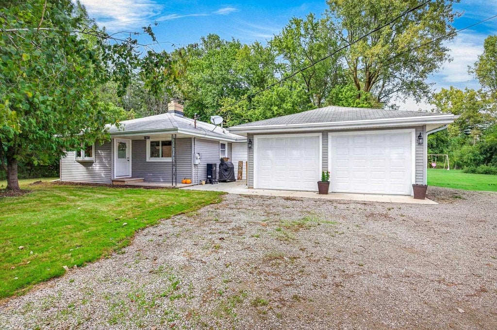 Photo of 1730 W Edgewood DRIVE, Appleton, WI 54913 (MLS # 50333130)