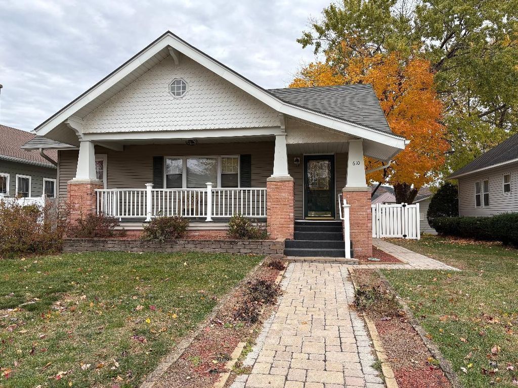 Photo of 610 S Michigan STREET, Prairie Du Chien, WI 53821 (MLS # 2012079)