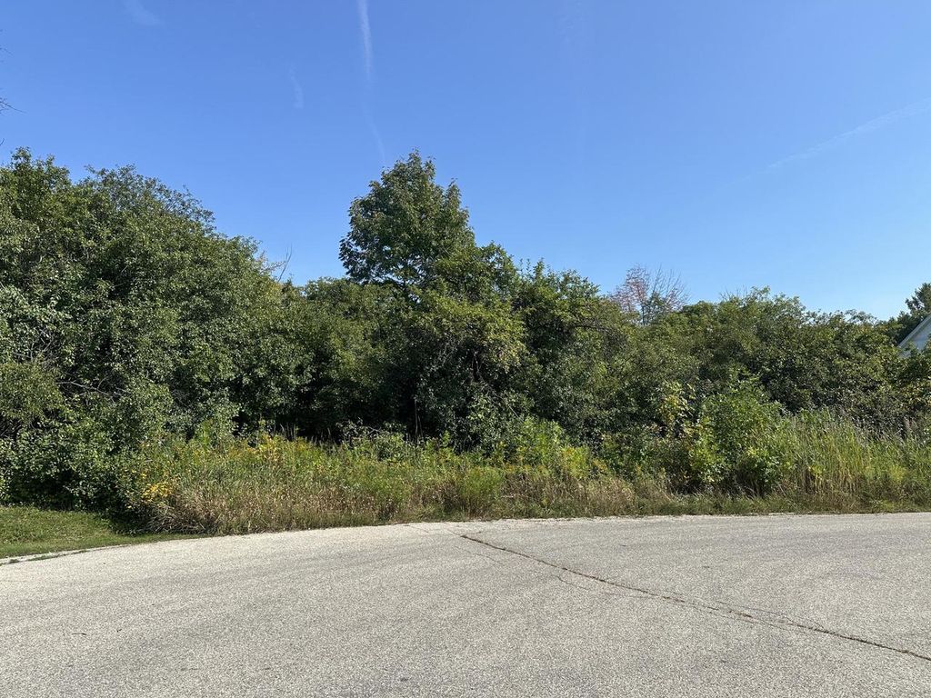 Photo of W167N4926 Russell COURT, Menomonee Falls, WI 53051 (MLS # 1935904)