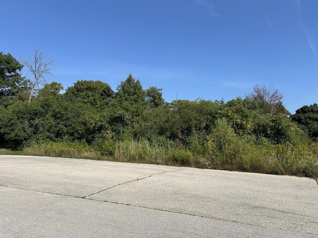 Photo of W167N4926 Russell COURT, Menomonee Falls, WI 53051 (MLS # 1935904)